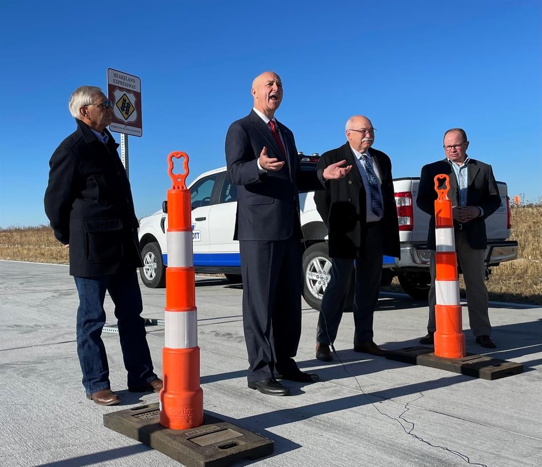 Alliance mayor announces Nebraska is open for business at Heartland Expressway opening