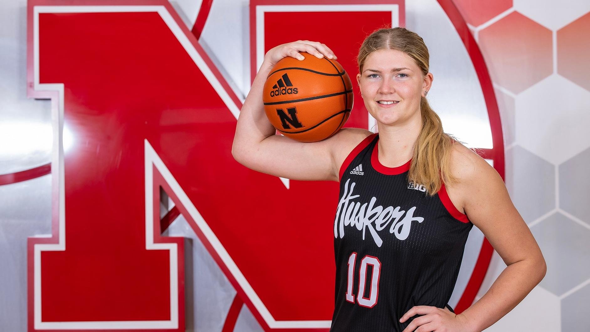 NU Notes Australian Star Petrie to Join Huskers - PANHANDLE