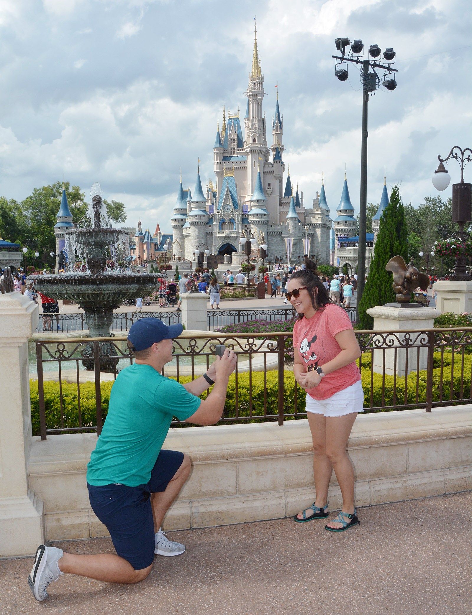 Hunter Love proposes to his wife Jeslynn during an August 2017 trip to Disney World.