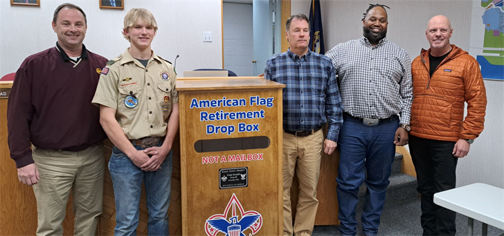 Pictured from left: Sidney Mayor Brad Sherman, Eagle Scout Brady Kendall, councilman Burke Radcliff, Councilman Brock Buckner, and Veteran Service Officer Fred Wiedeburg.