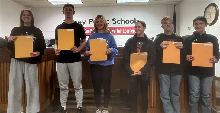 From left: Samantha Stokes, Keian Kaser, Jamisyn Gusman, Macey Anderson, Brayden Butts and Cash Meyer.