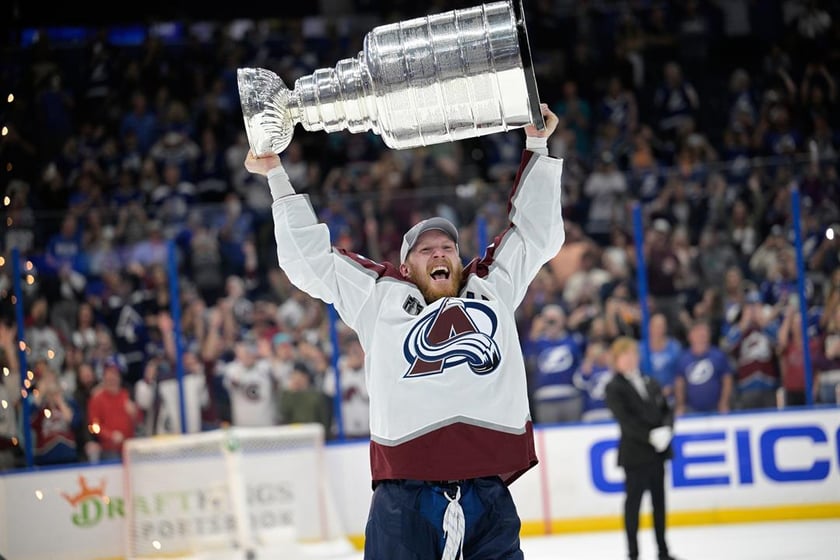 Colorado Avalanche left wing Gabriel Landeskog (92) lifts the Stanley Cup after the team defeated the Tampa Bay Lightning in Game 6 of the NHL hockey Stanley Cup Finals on Sunday, June 26, 2022, in Tampa, Fla.