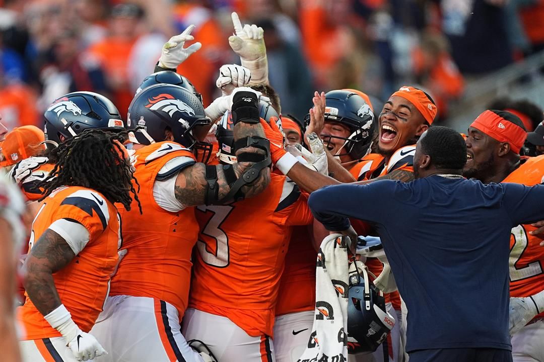 Denver Broncos kicker Wil Lutz (3) is congratulated by teammates after kicking the game winning field goal during the second half of an NFL football game against the New York Giants in Denver, Sunday, Oct. 19, 2025.