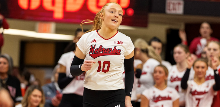 Top-ranked Nebraska sweeps Oregon to stay perfect