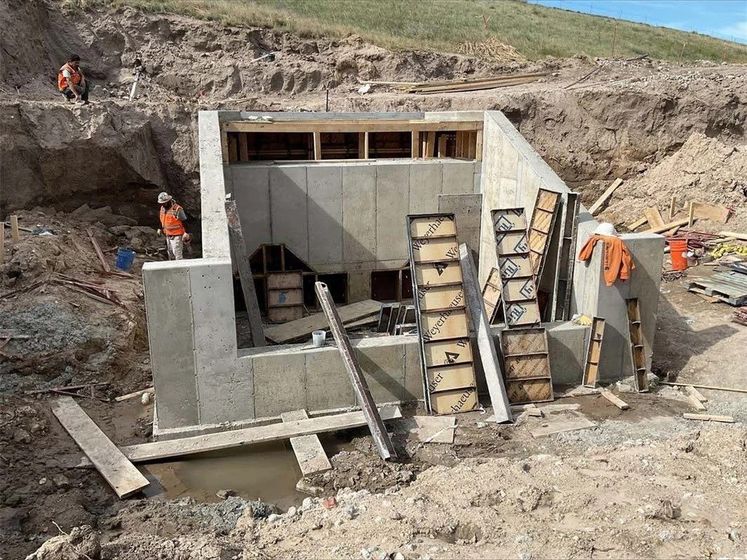 The crew completed the basin walls. The wall pours and form stripping took place from Sept. 22 – 26.