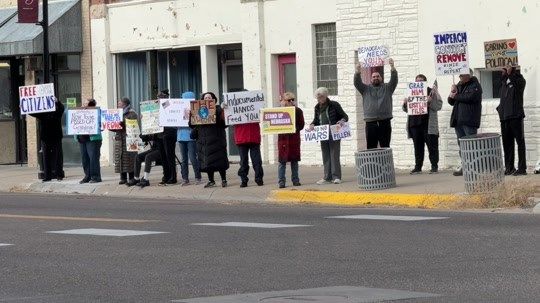 Sidney residents gather downtown to share views on national issues