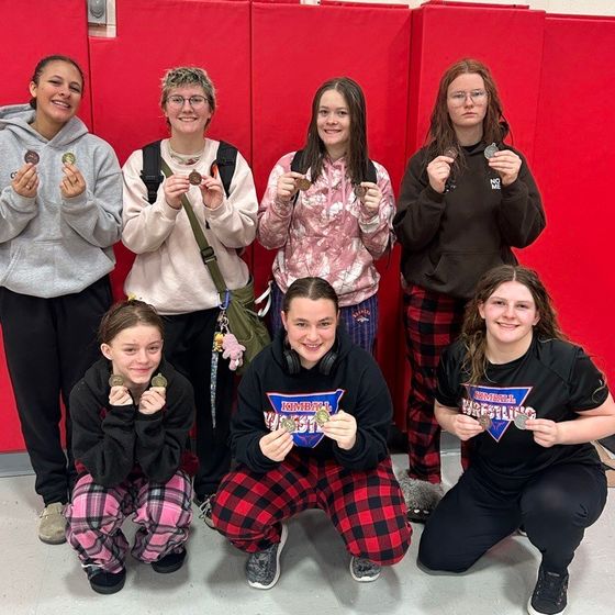 All seven of the Lady Longhorn wrestlers earned medals at the Hemingford Invite and WTC on Friday.